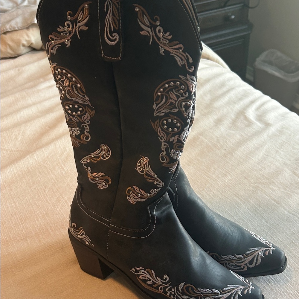 New Embroidered Black Western Boots